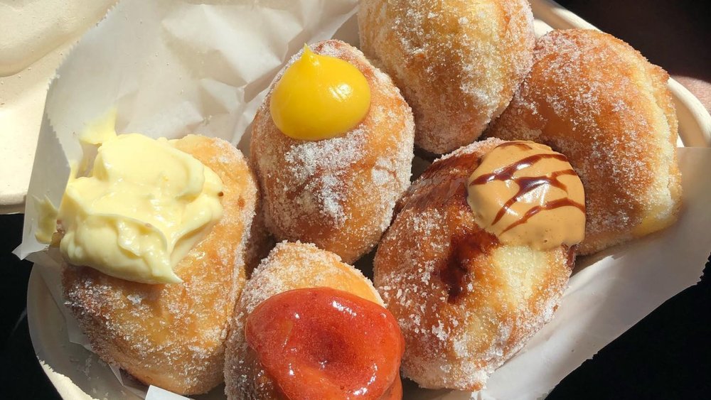 Try different flavours of Malasadas! Credits to @ittybittypittycommity