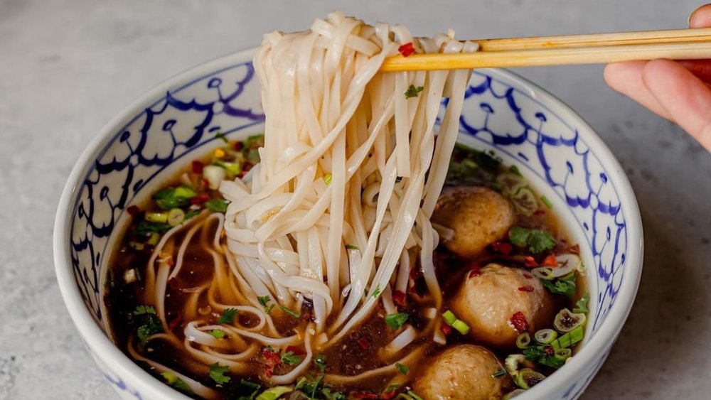 Guay Tiew is available in chicken, pork, and seafood. Image credits: @kceatsin on Instagram