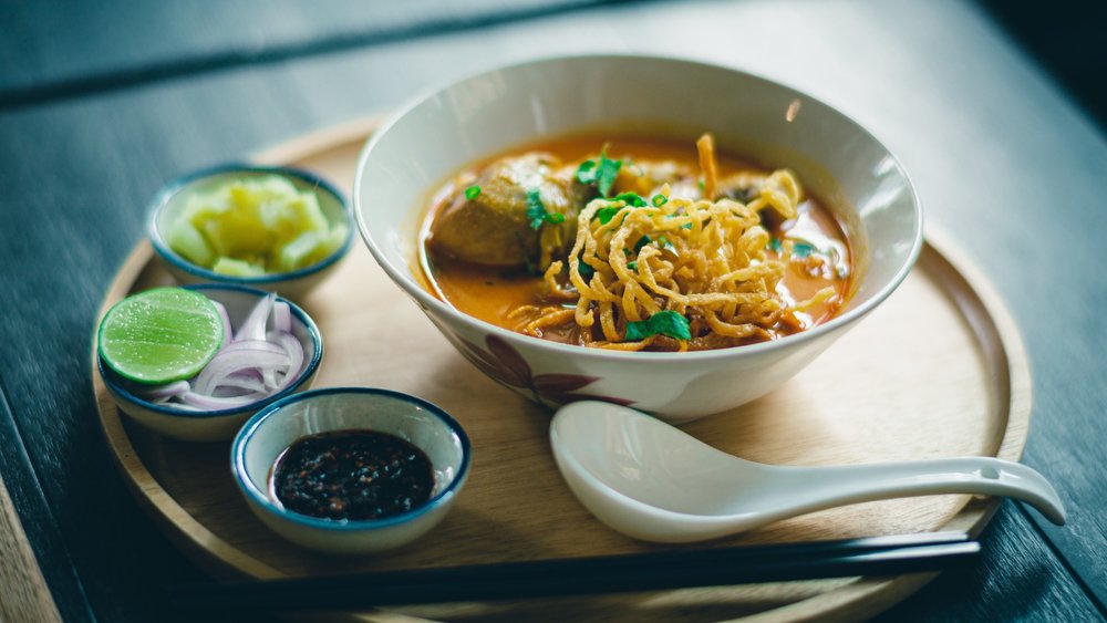 This food in Thailand is a must-eat if you love Chinese Chow Mein (crispy noodles). Image credits: 8-Low Ural on Unsplash