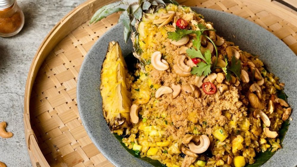 Bright colours and refreshing flavours favour this eccentric Thai dish. Image credits: @chaophraya.id on Instagram