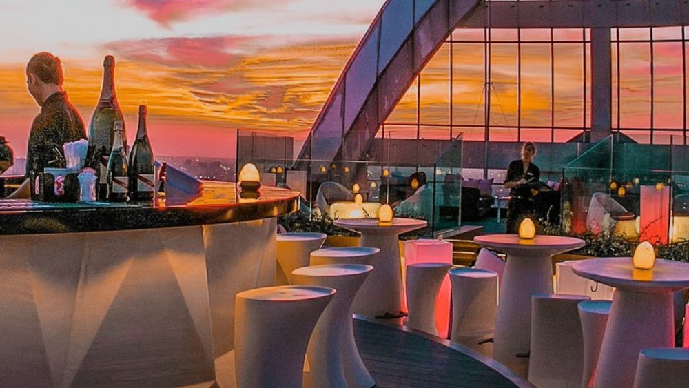 G.H. Mumm Champagne is the star of CRU’s drink menu. Credit: @centaragrand_centralworld on Instagram