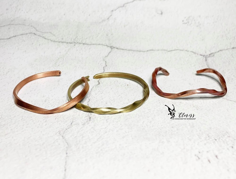 工作坊教授切割、退火、焊接、敲紋、黑銀處理、剉修、打磨及拋光等技巧，體驗「打銀」的樂趣。