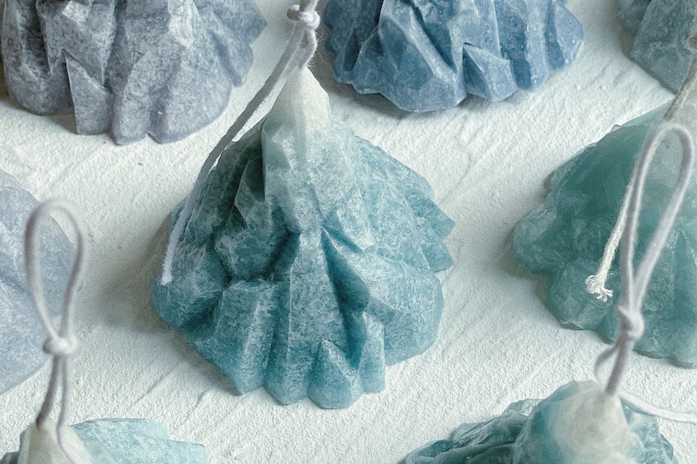 工作坊可選擇製作冰山蠟燭、浮雕乾花蠟燭、乾花香氛蠟牌等不同的香氛蠟燭。