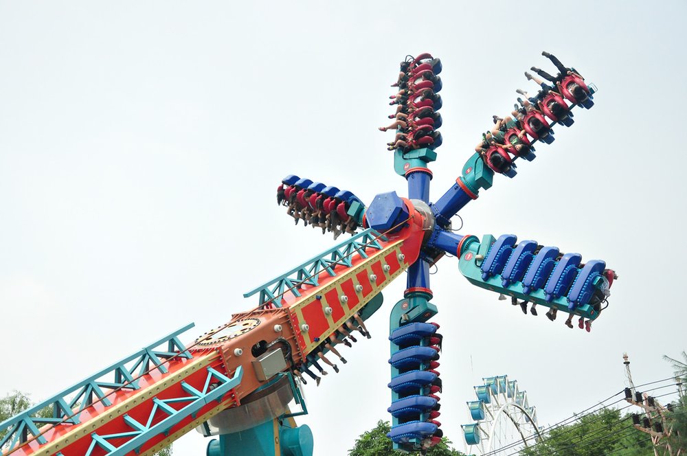 People riding one of the extreme rides at Everland
