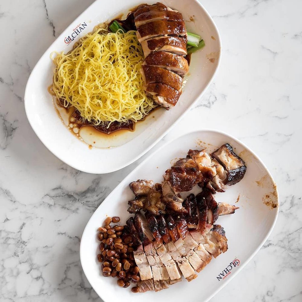 Yellow noodles with chicken