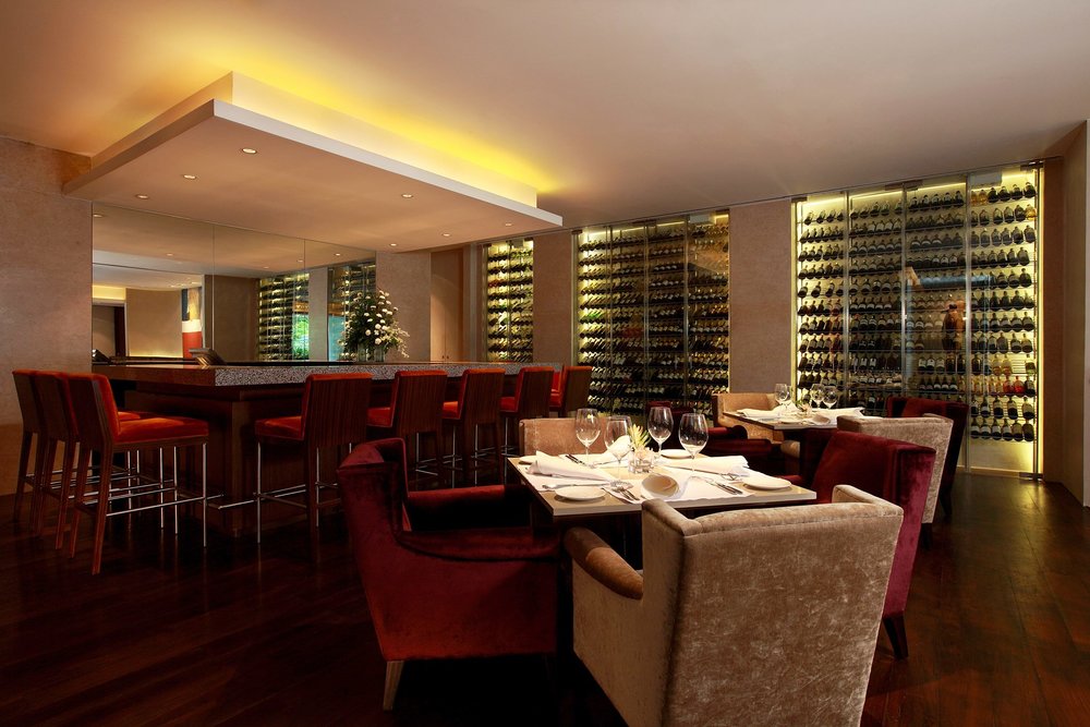 Chamber of drinks and tables
