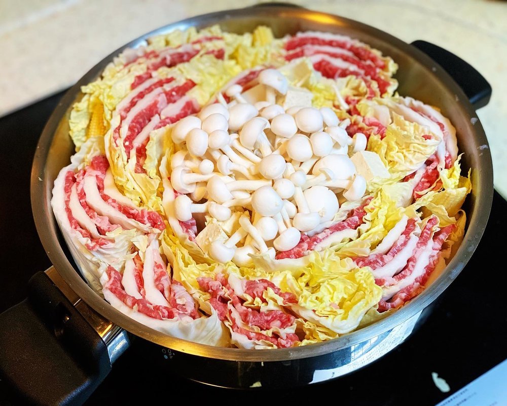 這道菜可以使用牛肉或豬肉，使用牛肉勝在可以更快煮熟。(Instagram @joanli1122)