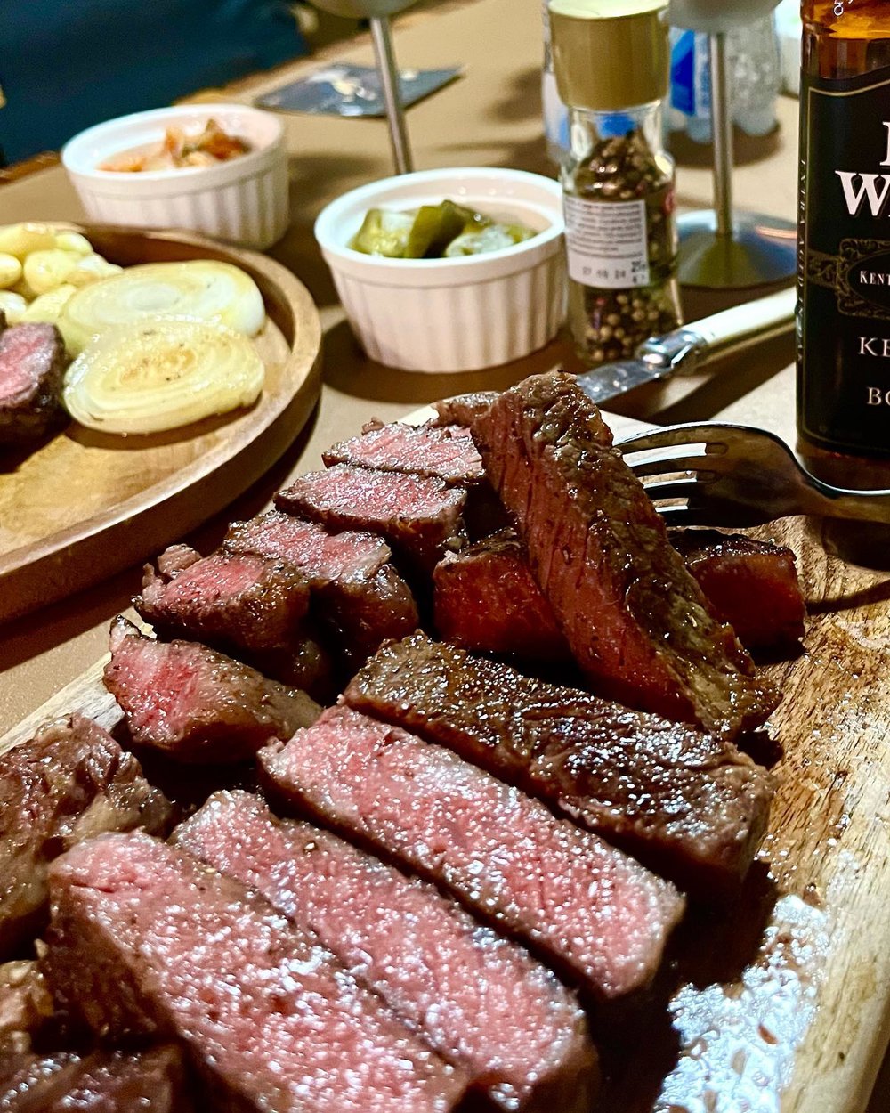 煎牛扒的好處是生熟度可因人而異，面頭帶焦香脆口，內裡保持嫩滑就做完美。(Instagram @煎牛扒的好處是生熟度可因人而異，面頭帶焦香脆口，內裡保持嫩滑就做完美。(Instagram @kukjinhanu_market))