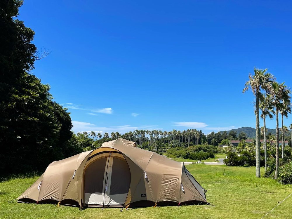 在日本有不少人都喜愛採用 Ogawa 小山屋帳蓬。(Instagram @islanders_sky)