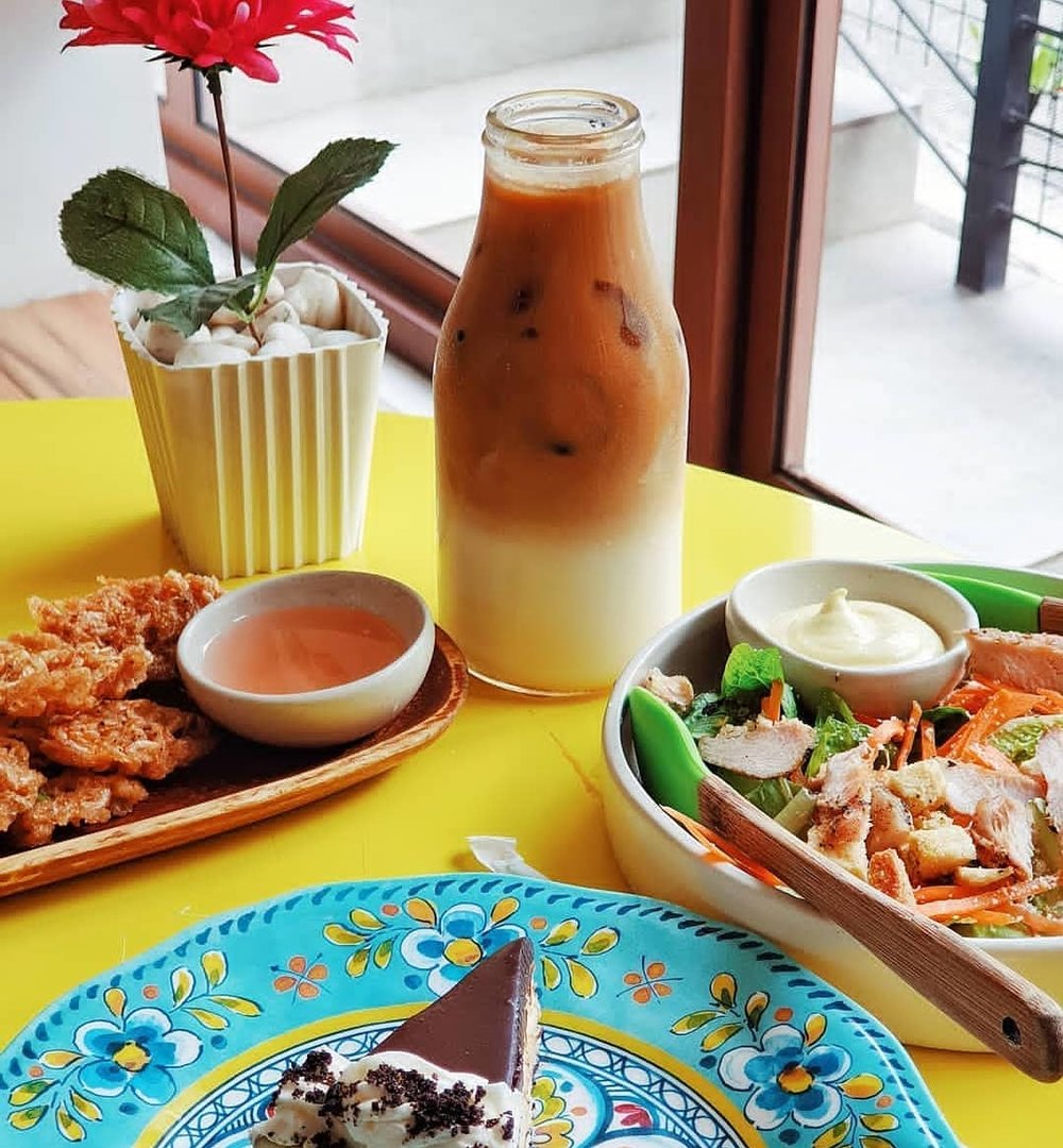 Chicken, salad and fritters dish