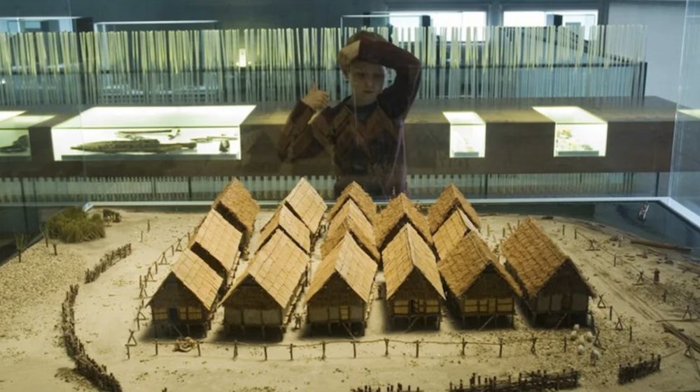 阿尔卑斯山周围的水上民居