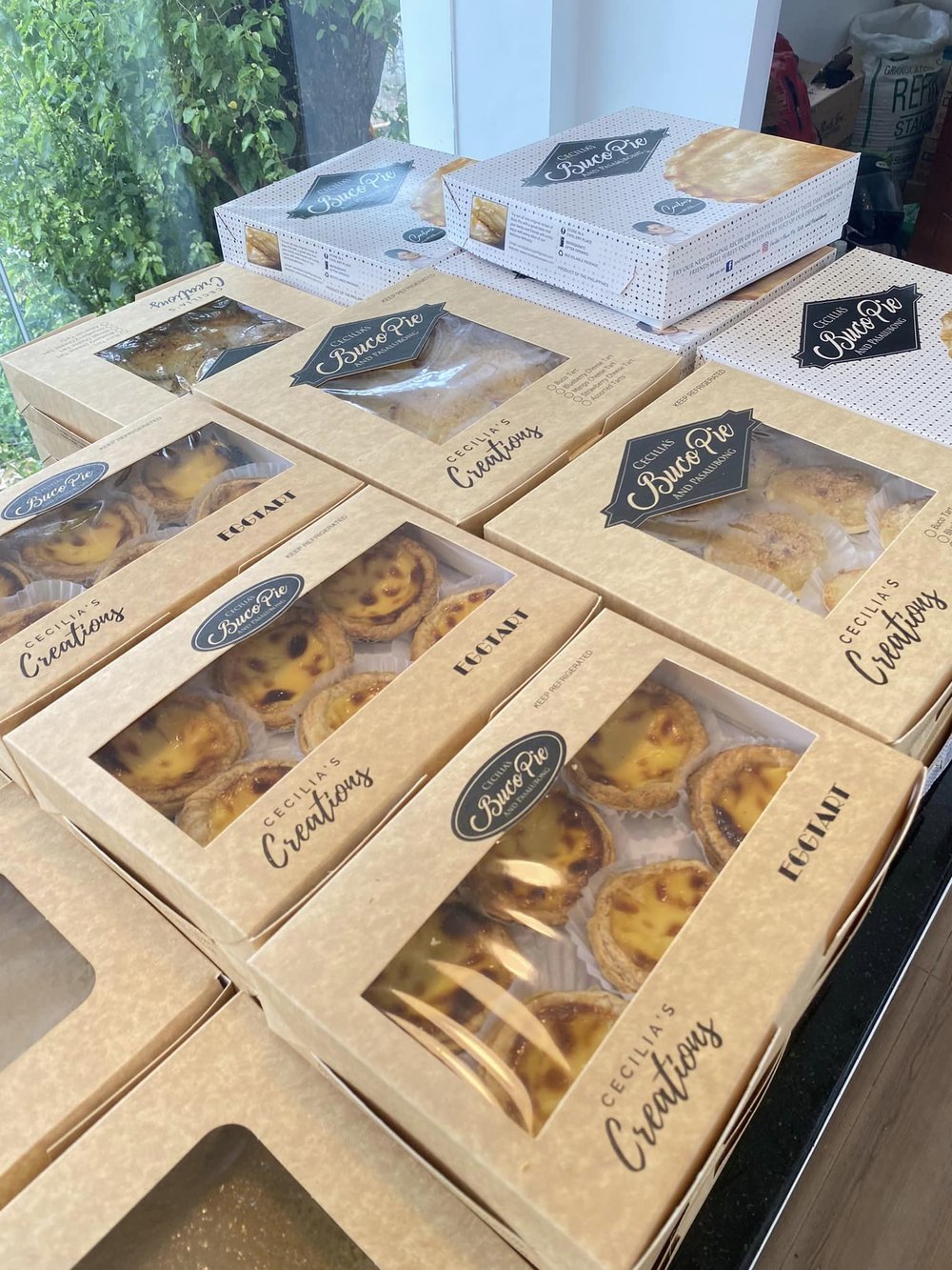 Mini custard cake in a box