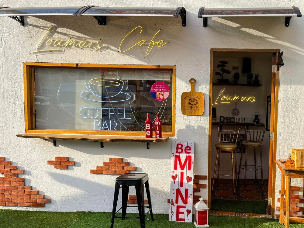 Loumar’s Cafe & Restaurant Facade