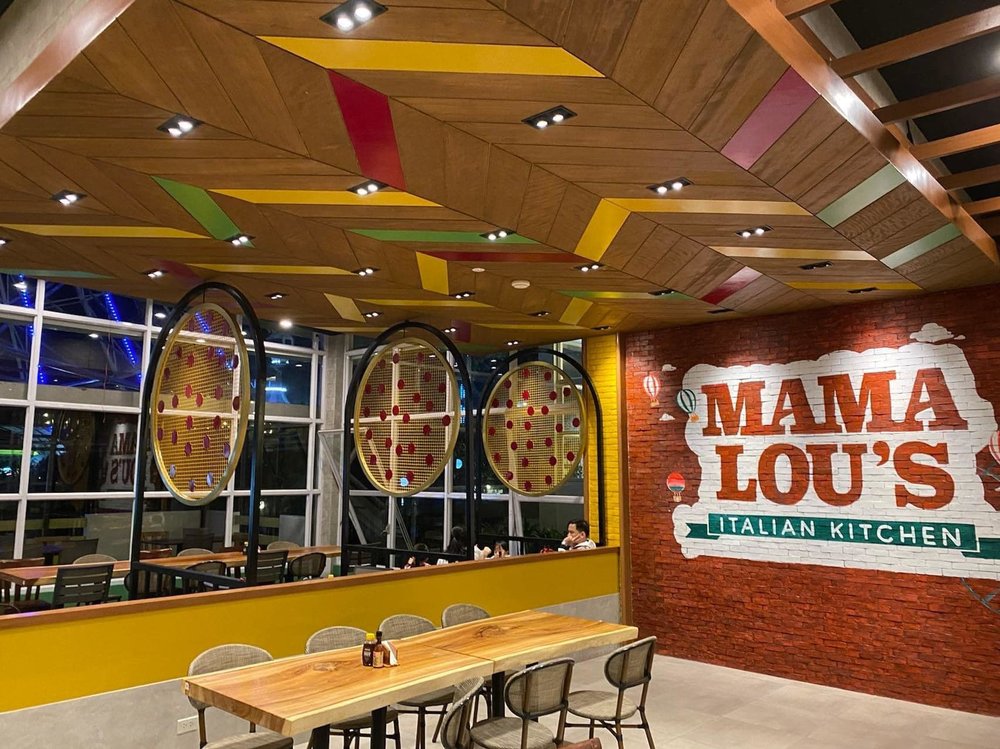 Mama Lou's Restaurant interior