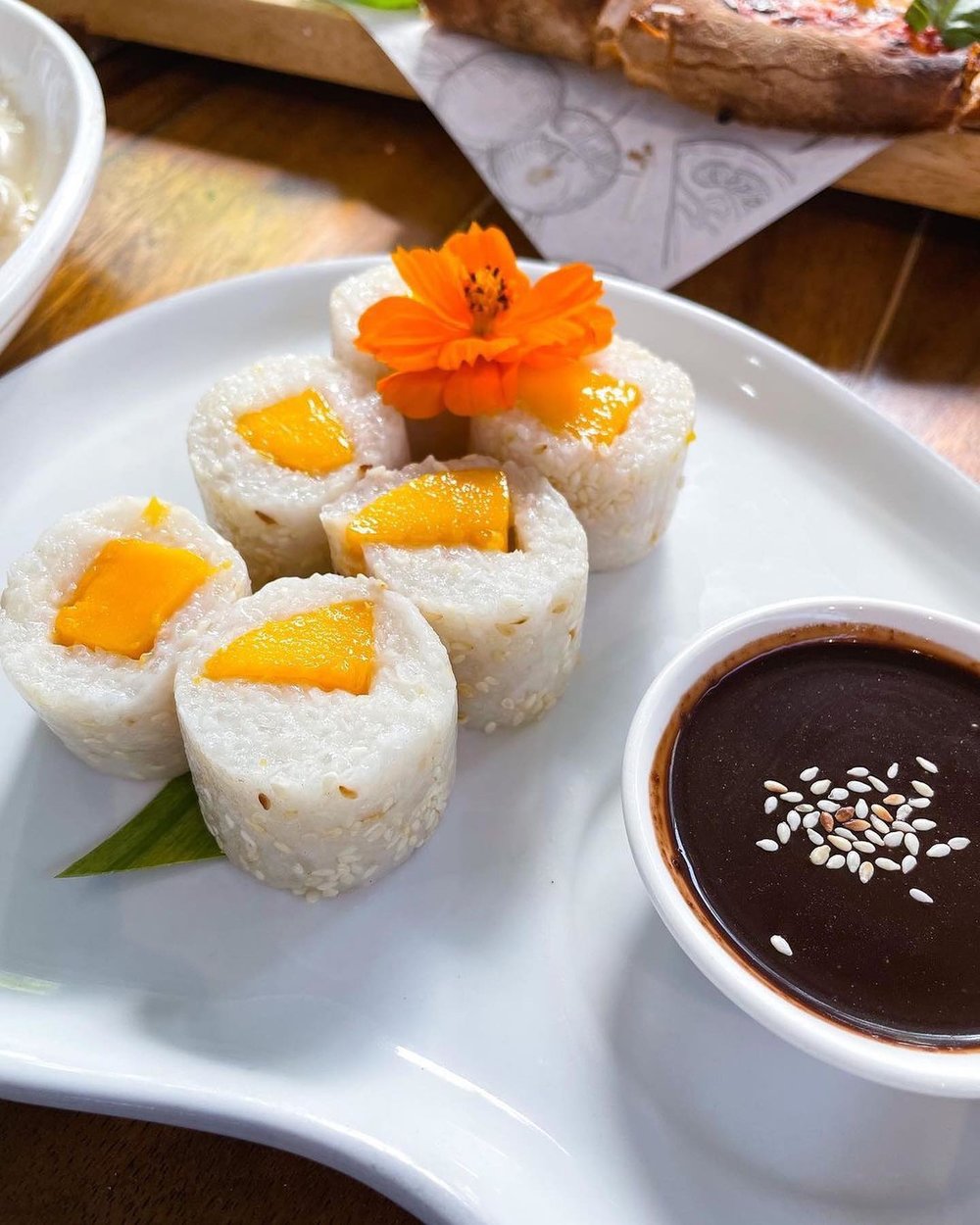 Chocolate dipping sauce with seeds