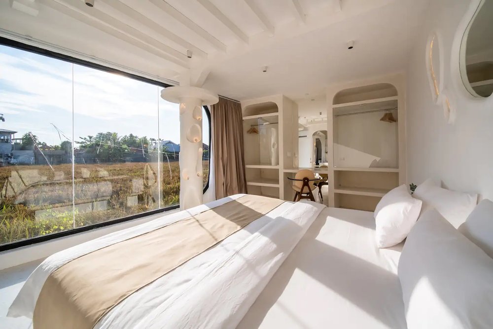 White and brown paint 