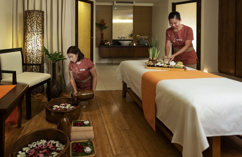Spa room with 2 masseuse