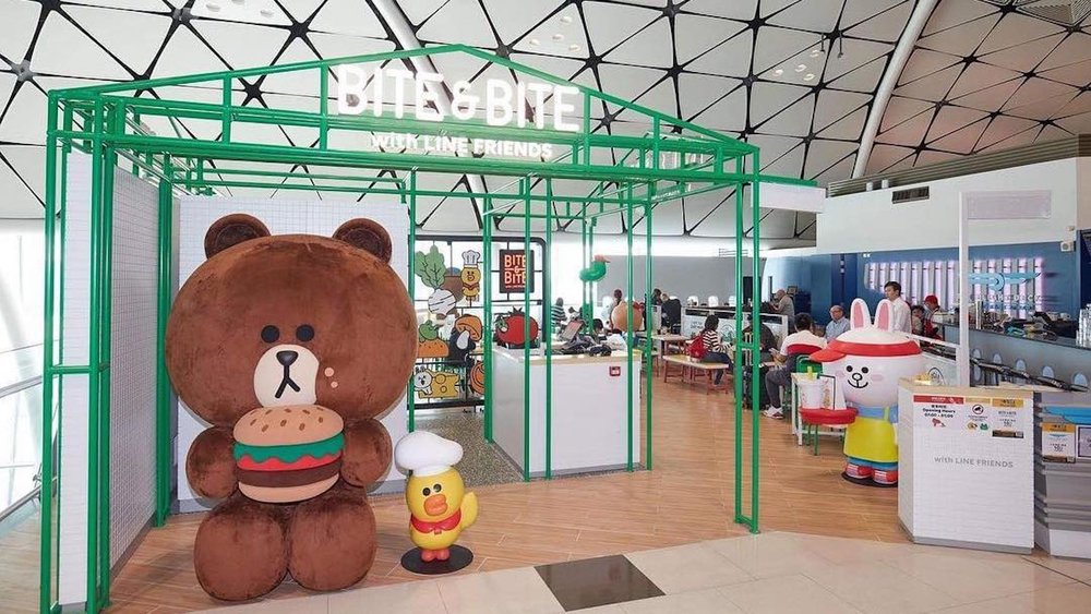 Eat a hearty meal before and after your Hong Kong holiday. Credits to @hongkongairport