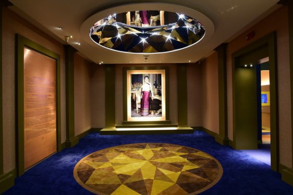 Blue carpet with gold