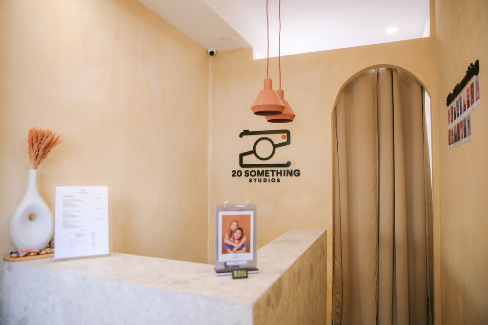 Beige wallpaper with curtain