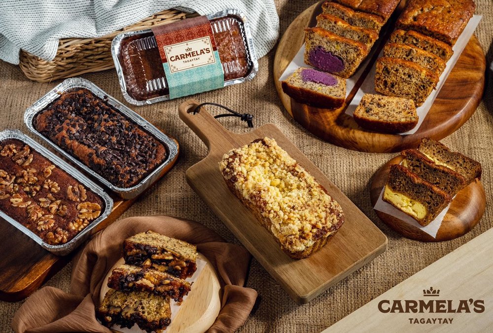 DIfferent cakes in the table