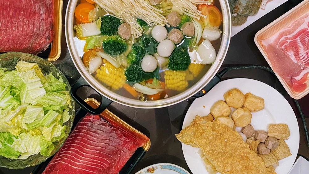 City locals are hot pot devotees even during the hot sweltering summer. Image credits: Cera on Unsplash