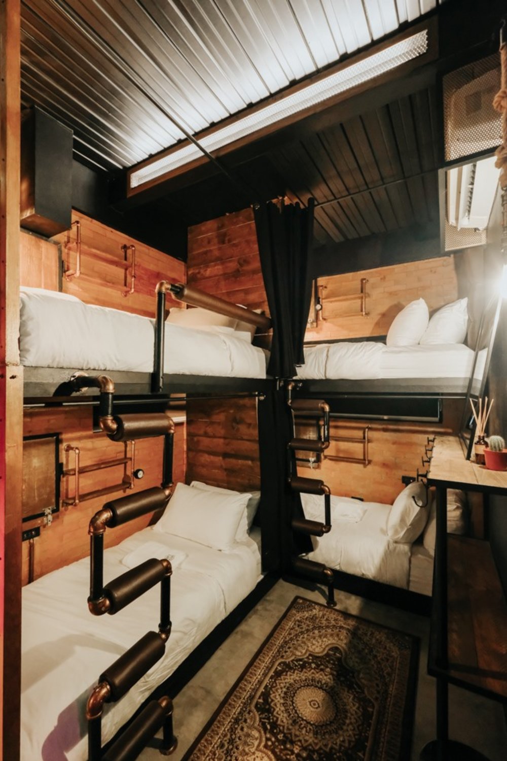 Abstracts bar stairs