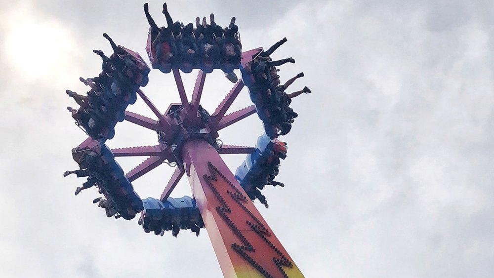 One second you’re up, and the next you’re down! Image credits: @zaglaifilms Ocean Park Hong Kong