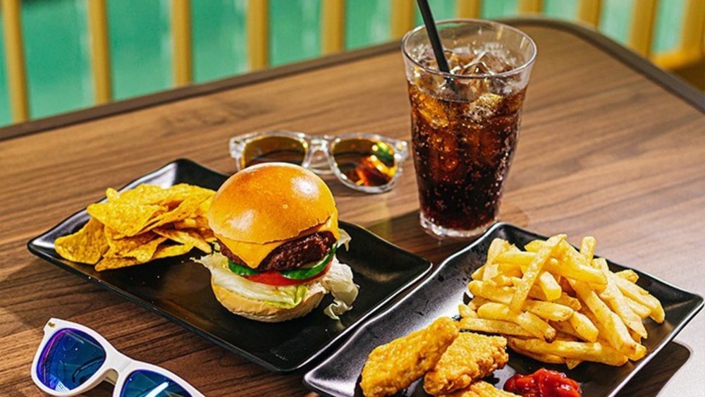 Sit right down for a family dinner. Image credits: @waterworldoceanparkhk