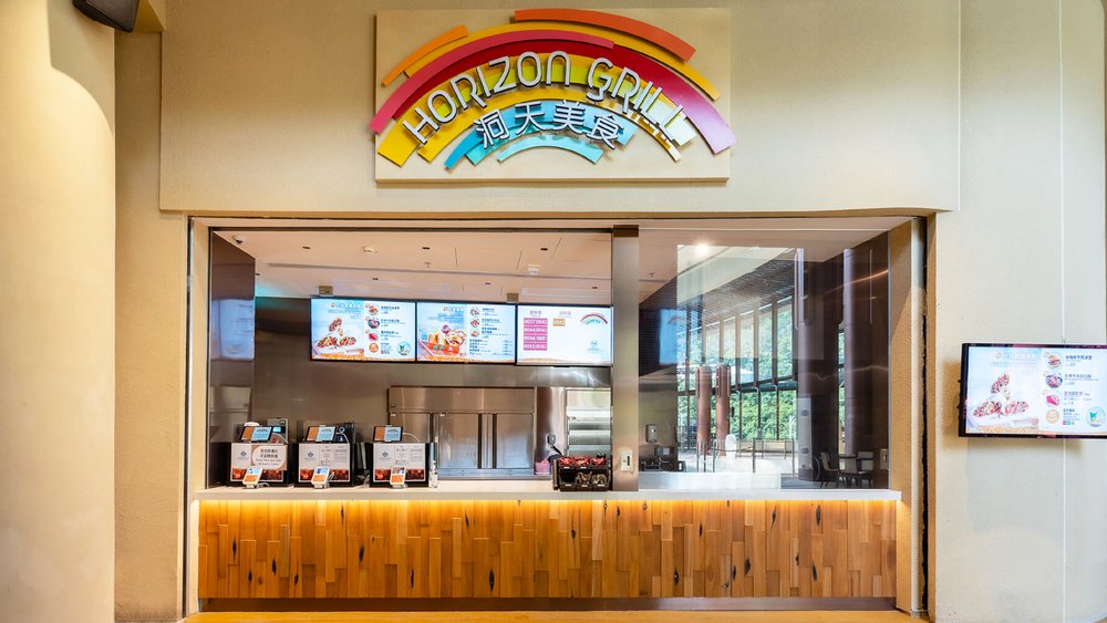 Satisfy your eyes and ears with live performances, as you fill up on delicious dishes.. Image credits: Water World Ocean Park Hong Kong