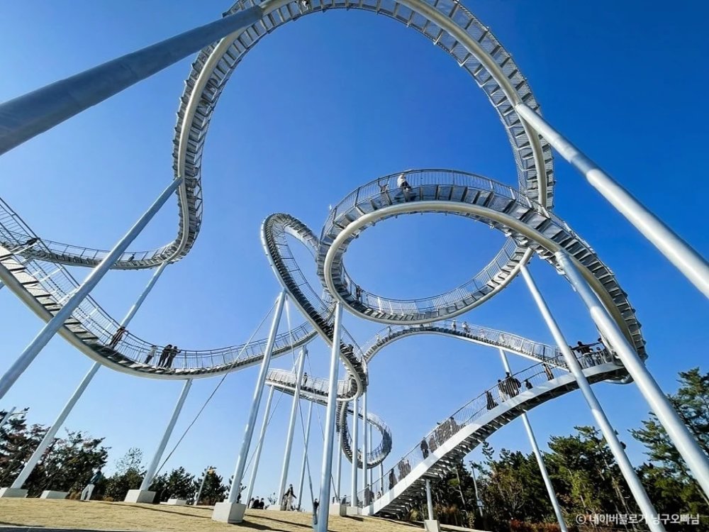 太空漫步 Space Walk