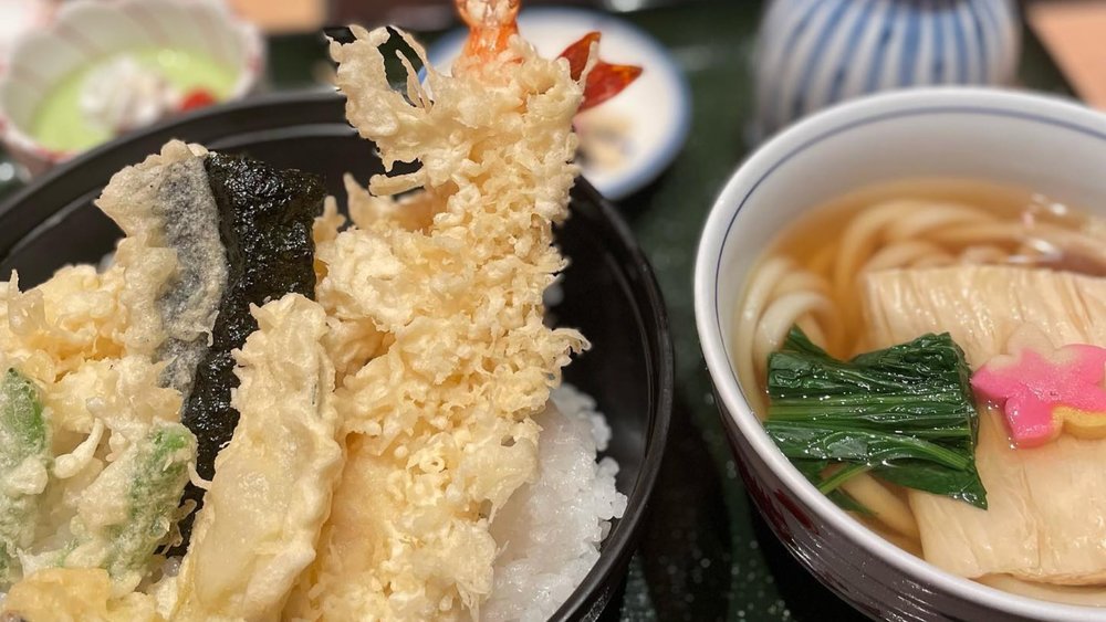  Love tempura and donburi? Then tendon is the dish for you! Credits: @matsuzzz on Instagram