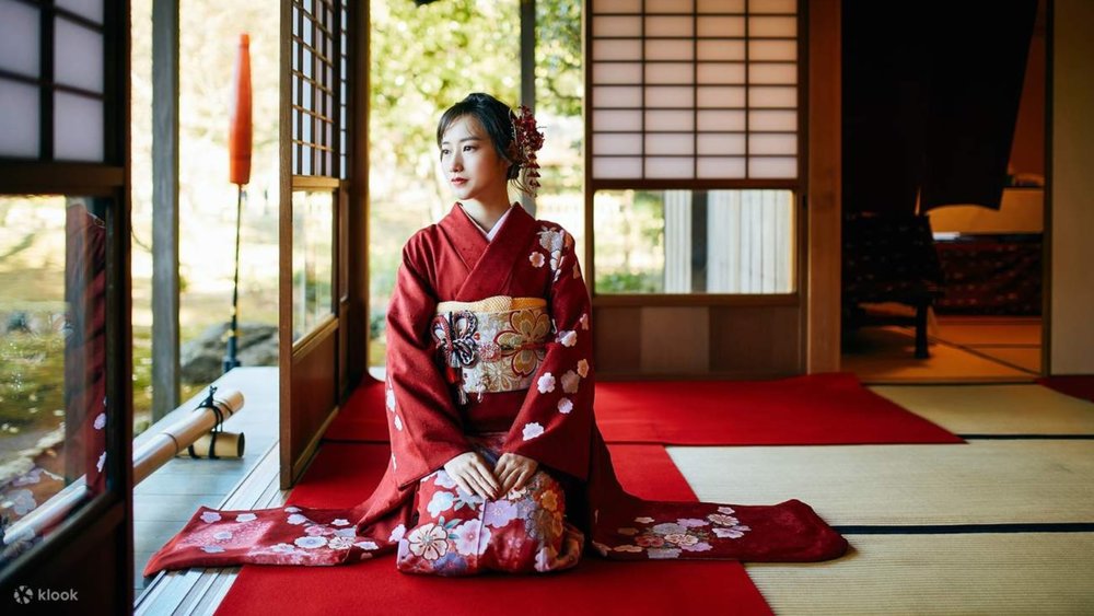 Experience Japanese culture beautifully and exquisitely by wearing kimonos and yukatas.
