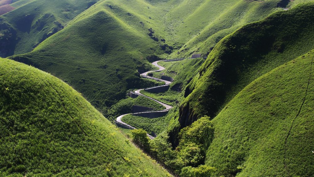 Feast your eyes on the luscious green mountains of Kyushu. Credits to @tomvining