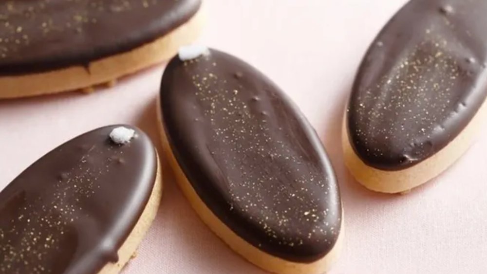 Your family and friends will definitely enjoy this pretty pastry.