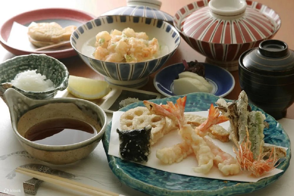 Fried tempura and radish