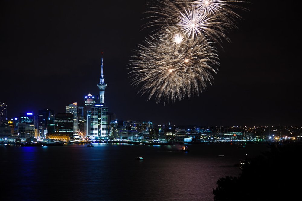 紐西蘭跨年景點懷托摩藍光螢火蟲洞