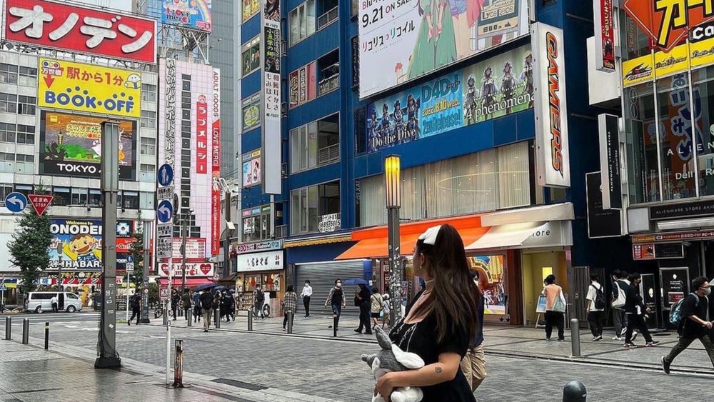 It’s the perfect place to bond over fan theories, cute characters, and great artists. Credits to @andrea_mrst