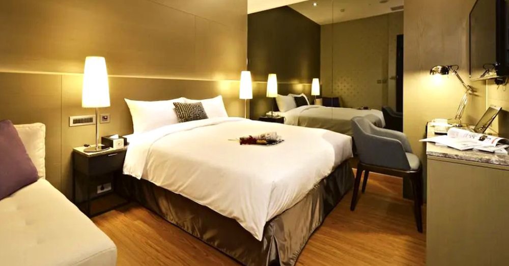 101 Amici Hotel Six Star Hostel