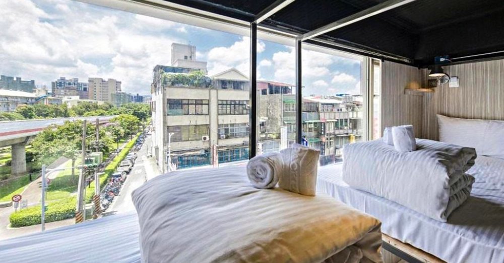 Corner Hostel & Cafe