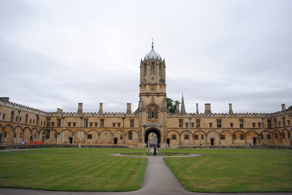 Garden and entrance of Oxford University