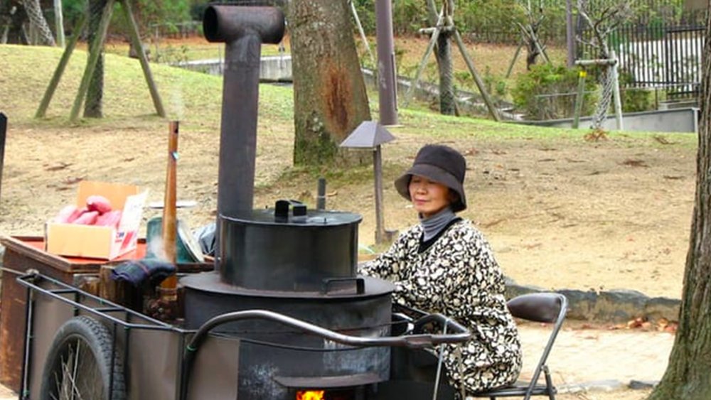 ‘Yaki-imo, yaki-imo!’ the granny sings. Image credits: Chris Gladis on Flickr