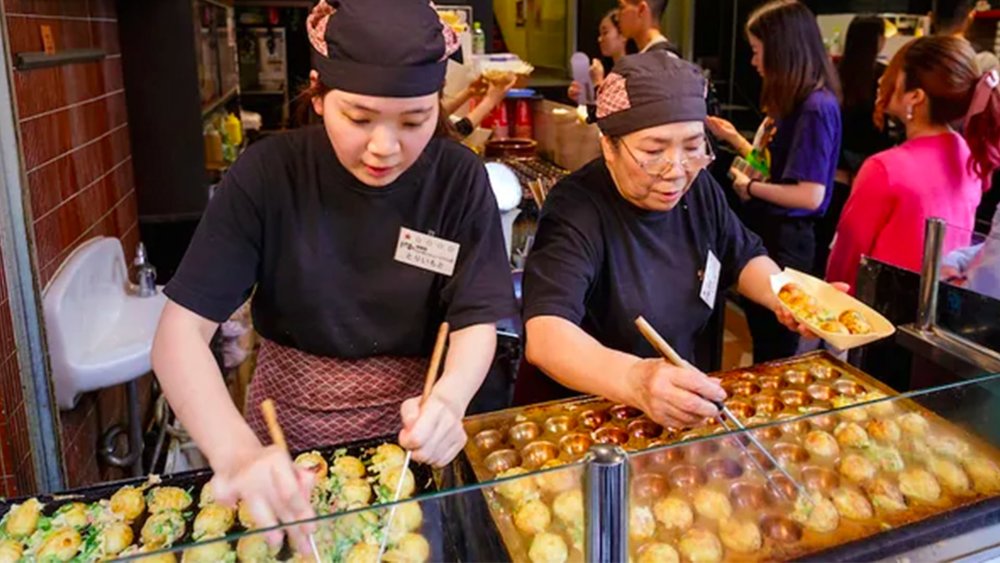 Takoyaki is a Japanese street food essential—if you haven’t had one, you’re missing out!