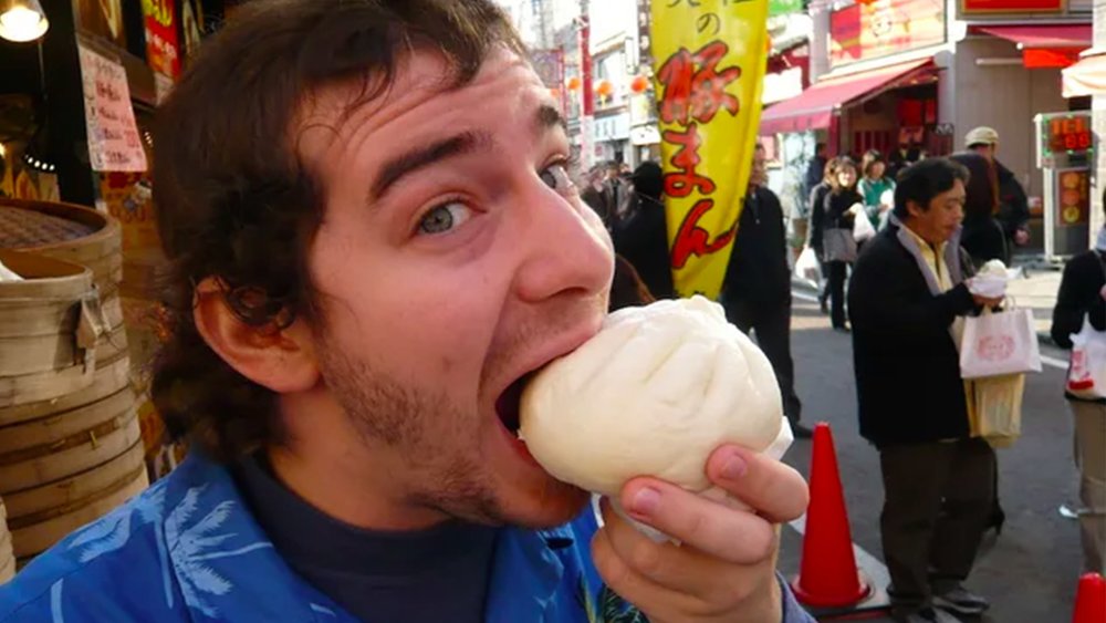 Munch on a giant nikuman in between sightseeing tours. Image credits: masamunecyrus on Flickr