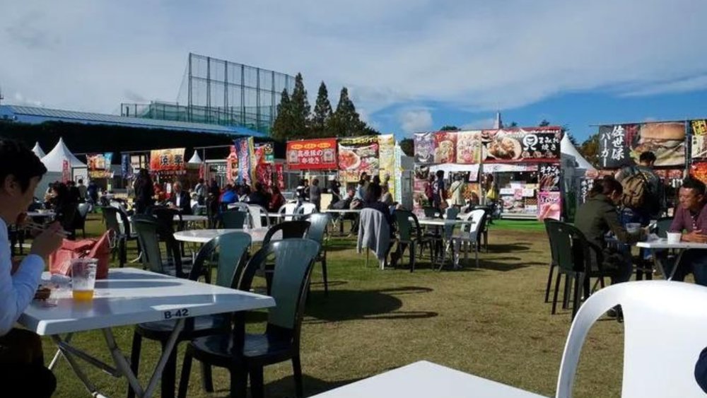Go on a food trip at the Jingugaien Itcho Festival! Photo credits: Tim Tram on Flickr
