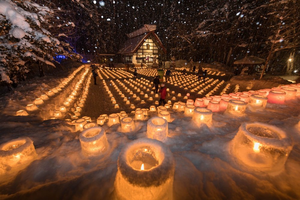 Snow candle light