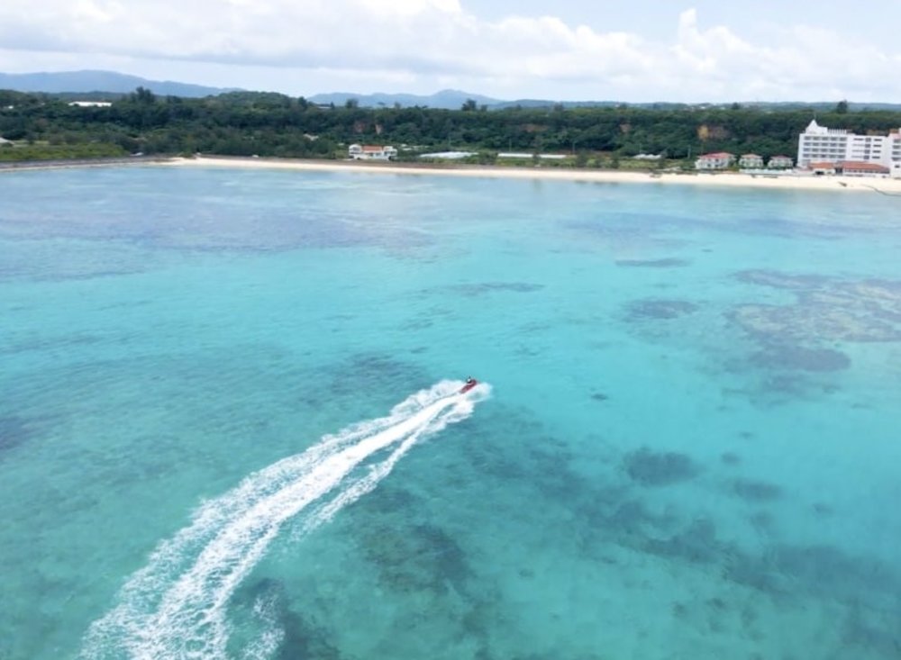 ウッパマビーチ  speed boat