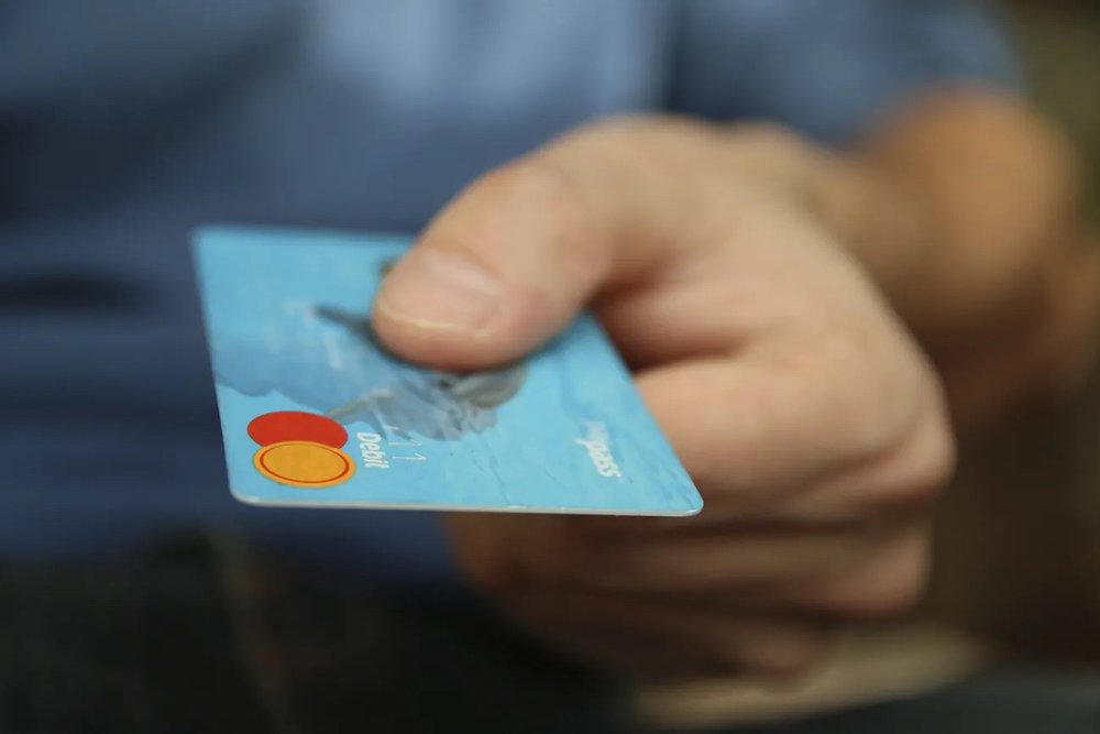 Man handing card