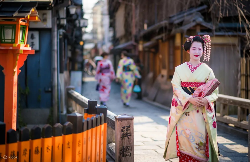 Woman geisha standing