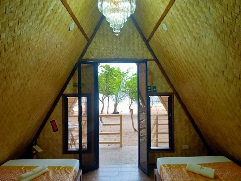 Rock Island Eres Bella room interior